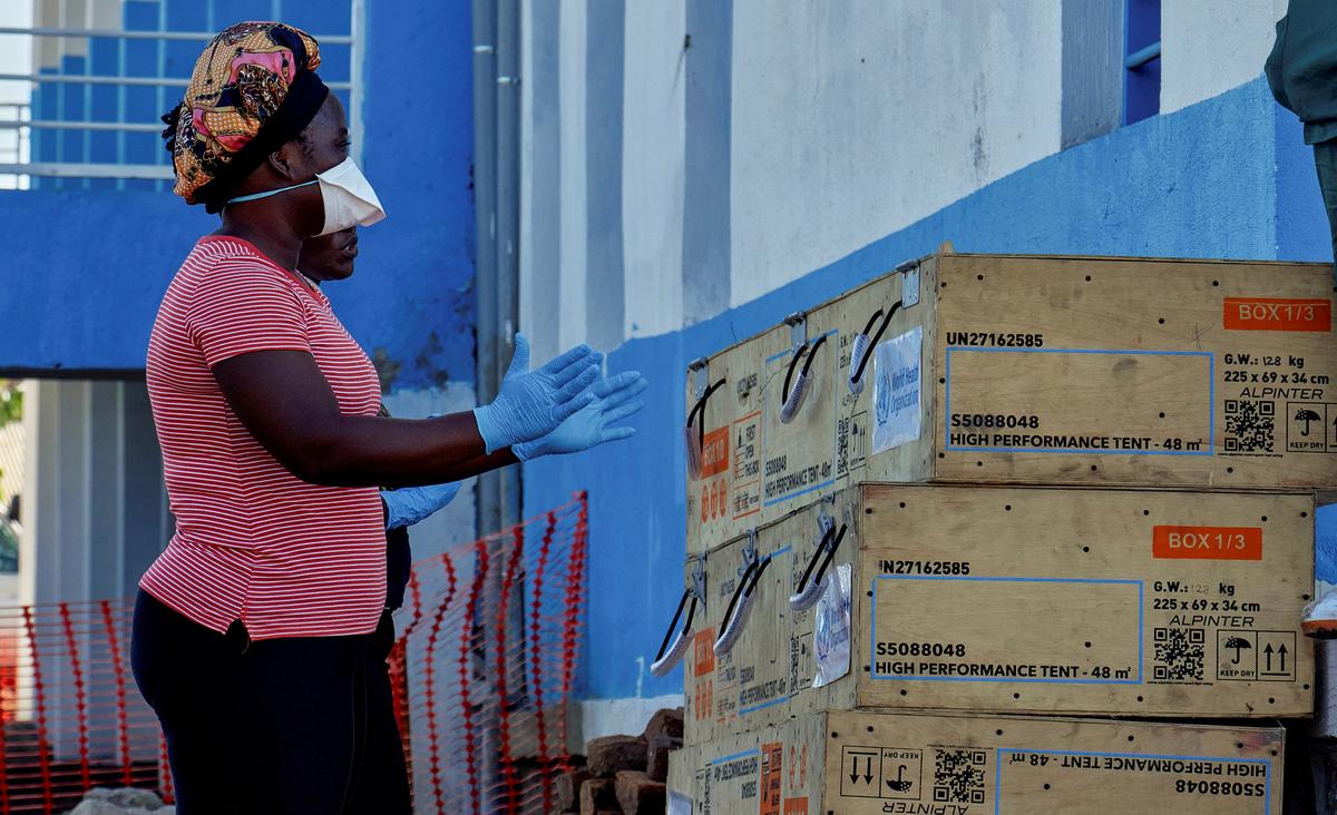 Health workers receive boxes of tents at the Evangelical Medical Center, one of the facilities at the forefront of the response to the Ebola outbreak, as agencies intensify efforts to contain a new Ebola outbreak caused by the Bundibugyo virus strain, in Bunia, Ituri province, Democratic Republic of Congo, May 31, 2026. REUTERS/Gradel Muyisa Mumbere