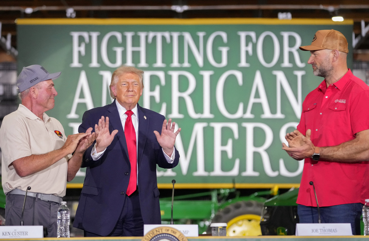 U.S. President Donald Trump stands next to Ken Custer and Joe Thomas during an event at Custer Farms in Chippewa Falls, Wisconsin, U.S., June, 5, 2026. REUTERS/Nathan Howard