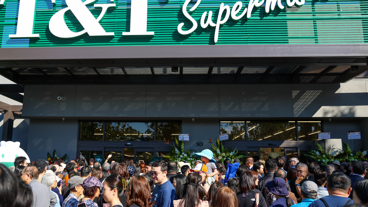 People head toward the doors to go inside T&T Market at Westgate Center in San Jose on Thursday, June 18, 2026.  (Shae Hammond/Bay Area News Group)