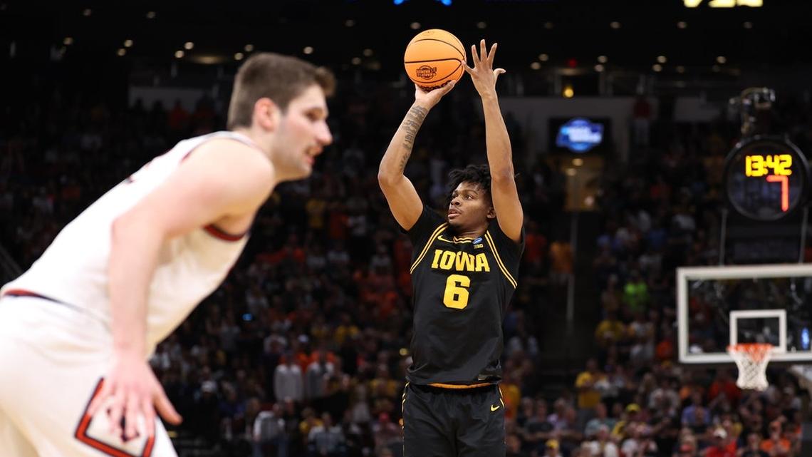 Iowa's Tavion Banks declares for NBA draft, hopeful of return to Hawkeyes 