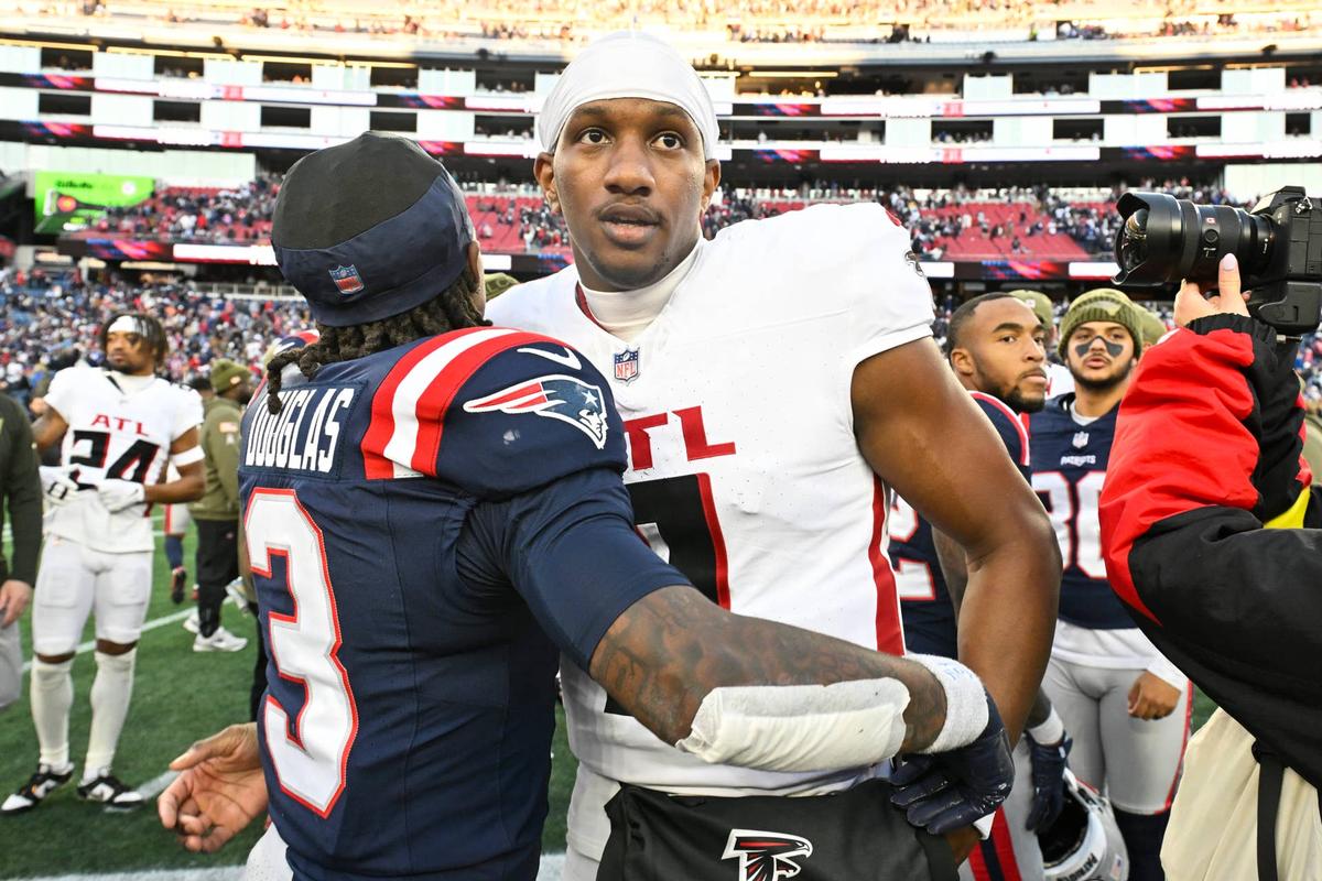  Atlanta Falcons quarterback Michael Penix Jr. (9) 
