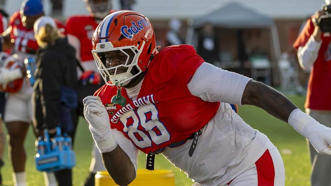  Jan 29, 2026; Mobile, AL, USA; American defensive tackle Caleb Banks (88) of Florida works in a drill during American Senior Bowl practice at Hancock Whitney Stadium. Mandatory Credit: Vasha Hunt-Imagn Images | Vasha Hunt-Imagn Images 