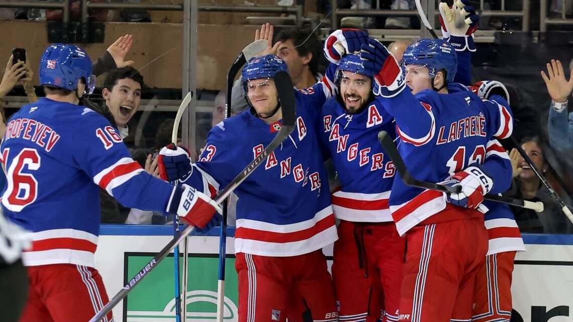 Igor Shesterkin tallies goal, 24 saves as Rangers crush Lightning 