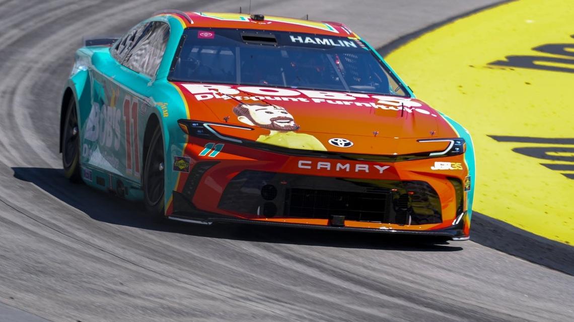 Denny Hamlin edges William Byron to win pole at Martinsville 