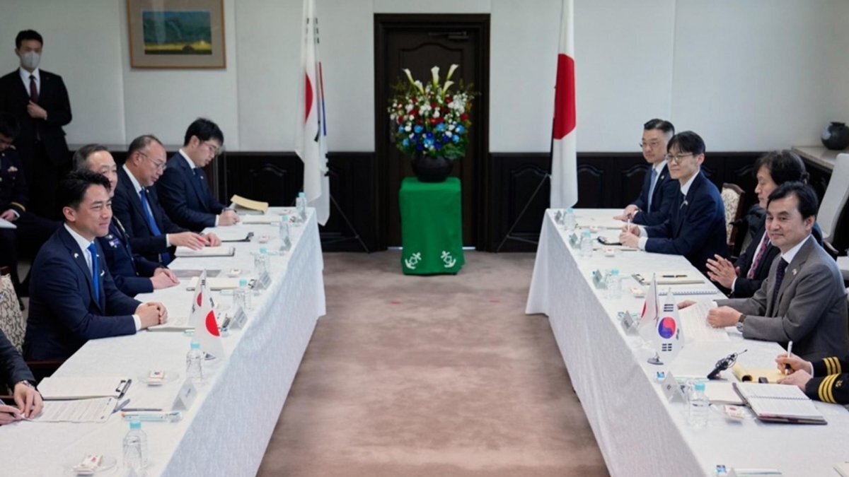Japan's Defense Minister Shinjiro Koizumi (L) and South Korea's Defense Minister Ahn Gyu-back (R) attend their meeting at the headquarters of the Japan Maritime Self-Defense Force Yokosuka District, south of Tokyo, Japan. Photo by EUGENE HOSHIKO / EPA