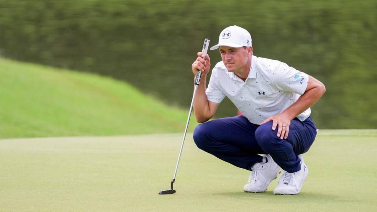  Jordan Spieth lines up a putt on the 14th green during the third round of THE CJ CUP Byron Nelson golf tournament. | Raymond Carlin III-Imagn Images 
