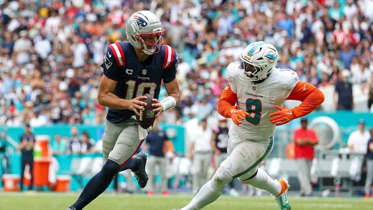  Sep 14, 2025; Miami Gardens, Florida, USA; New England Patriots quarterback Drake Maye (10) runs the ball chased by Miami Dolphins linebacker Matthew Judon (8) in the third quarter at Hard Rock Stadium. Mandatory Credit: Nathan Ray Seebeck-Imagn Images | Nathan Ray Seebeck-Imagn Images 