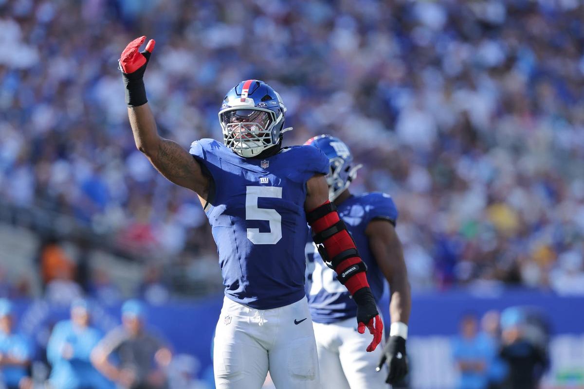  New York Giants linebacker Kayvon Thibodeaux (5) 