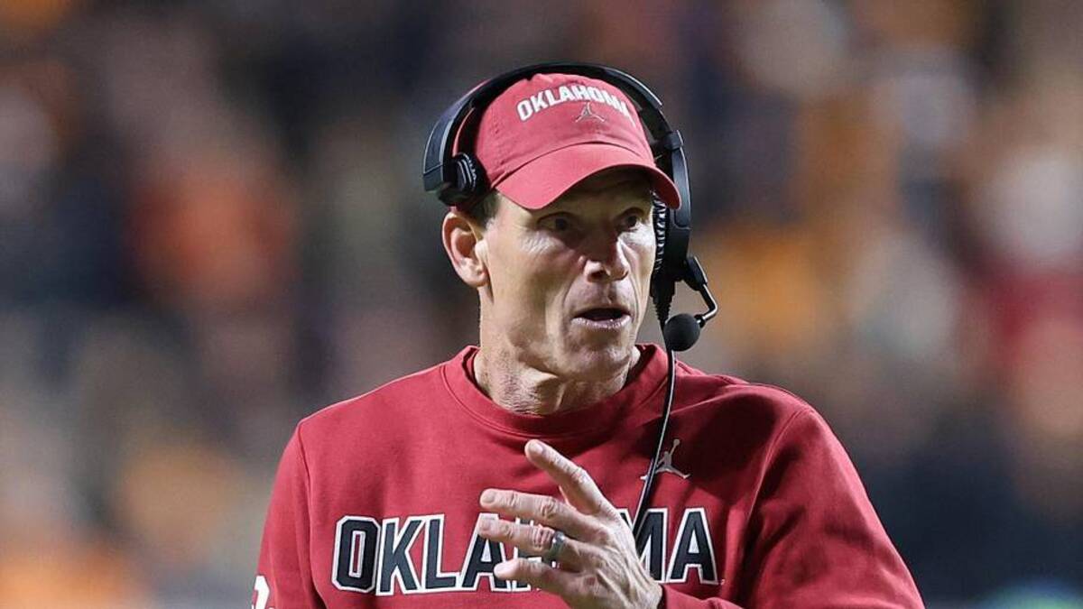  Nov 1, 2025; Knoxville, Tennessee, USA; Oklahoma Sooners head coach Brent Venables during the second quarter against the Tennessee Volunteers at Neyland Stadium. Mandatory Credit: Randy Sartin-Imagn Images | Randy Sartin-Imagn Images 