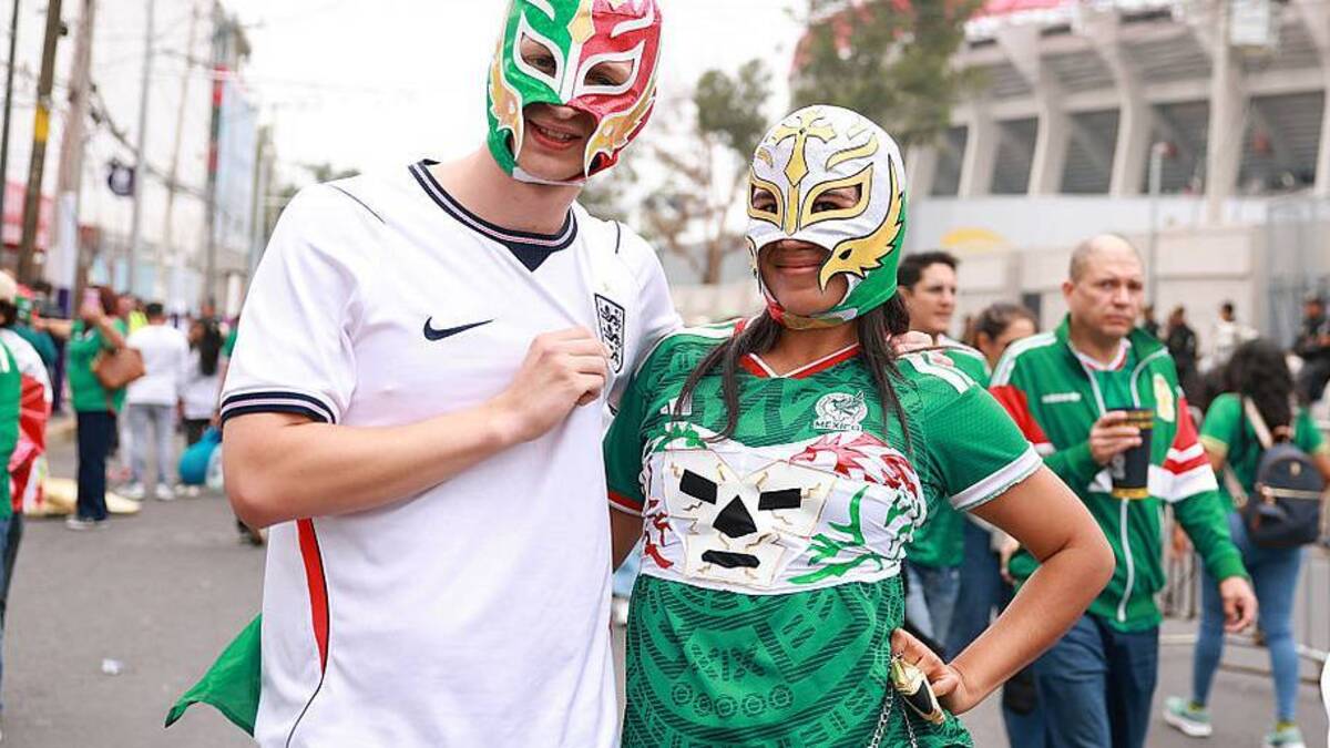  England and Mexico fans built an unlikely bond. | Michael Regan/FIFA/Getty Images 