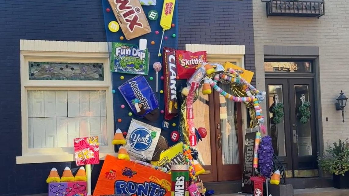 Pittsburgh's houses on the Mexican War Streets decorate for Halloween