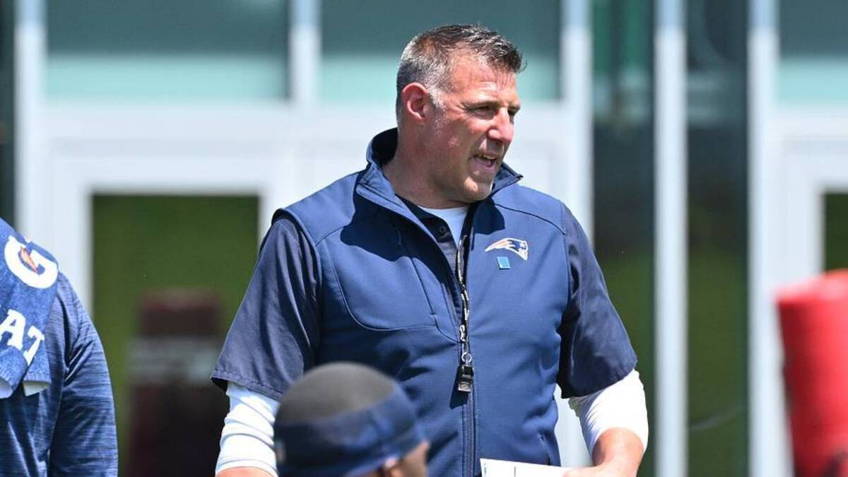  Jun 10, 2026; Foxborough, MA, USA; New England Patriots head coach Mike Vrabel watches over practice during minicamp at Gillette Stadium. Mandatory Credit: Eric Canha-Imagn Images | Eric Canha-Imagn Images 