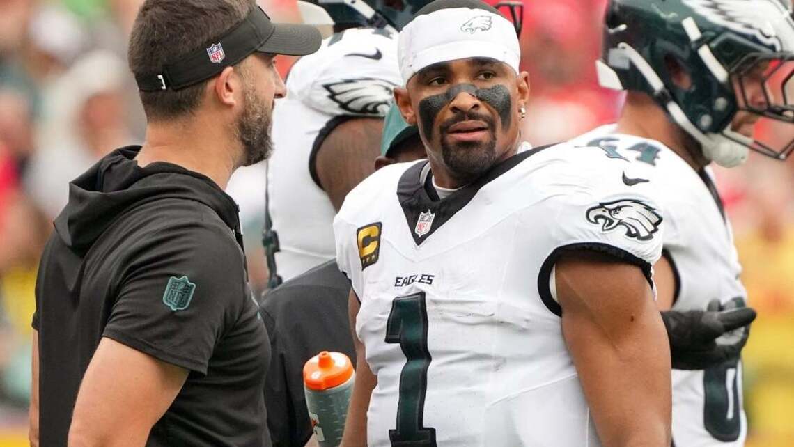 Eagles' Nick Sirianni sidesteps Jalen Hurts queries
