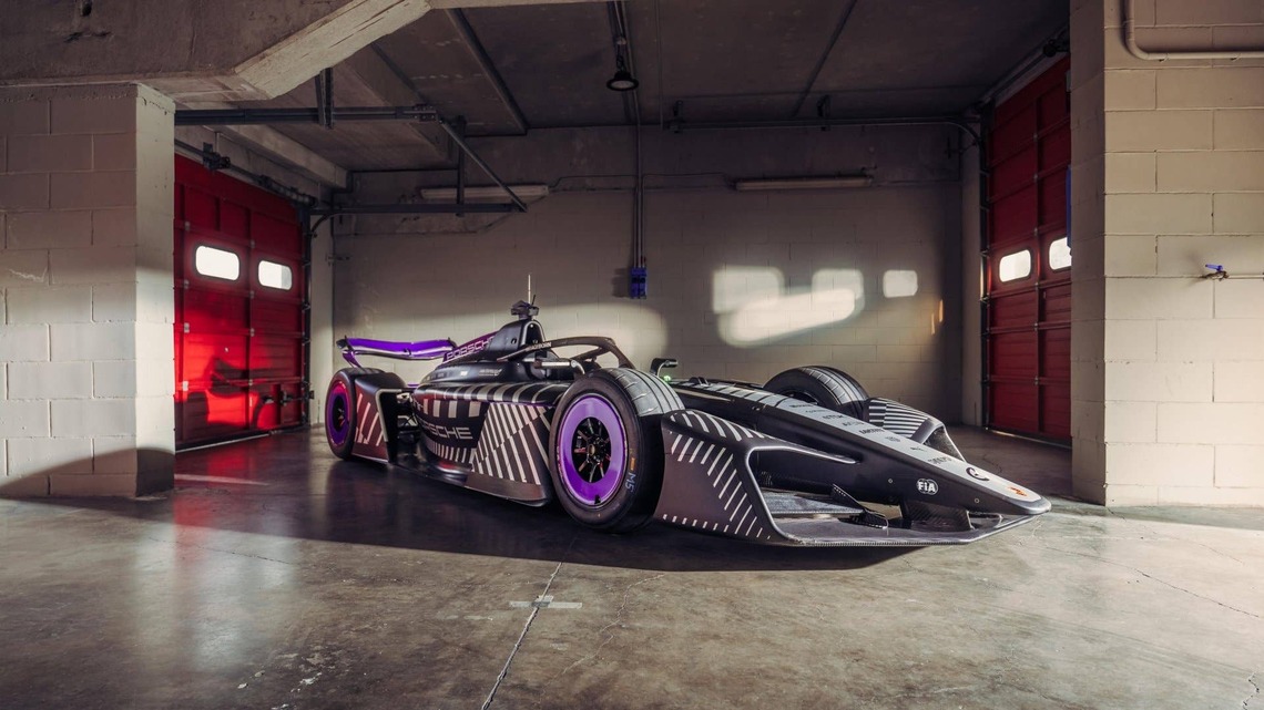 Porsche's 975 RSE Formula E Car Makes 805 HP. Its Electric Road Cars Are in Retreat 