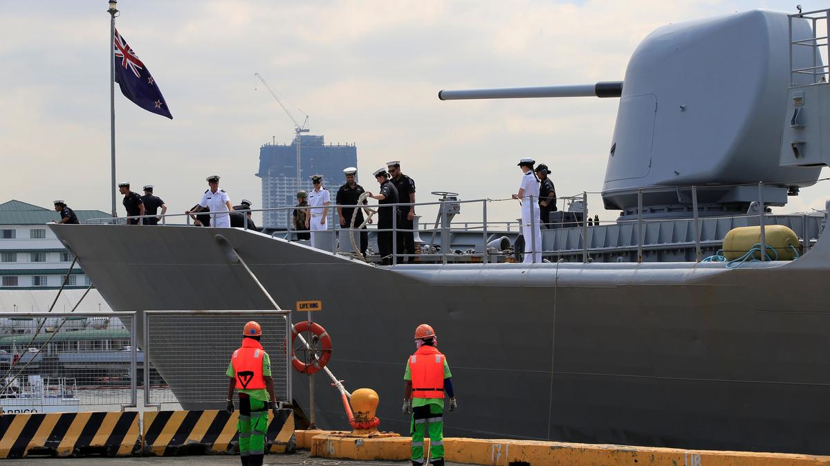 Crew members of the Royal New Zealand Navy frigate HMNZS Te Kaha (F77) prepare to dock upon arrival at the South Harbor, for a four-day goodwill visit in metro Manila, Philippines April 4, 2017. REUTERS/Romeo Ranoco