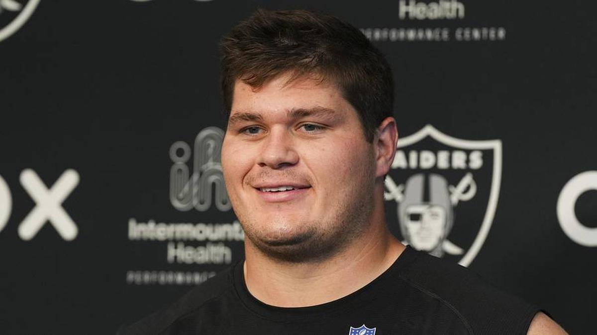  May 28, 2026; Henderson, NV, USA; Las Vegas Raiders center Tyler Linderbaum (65) speaks during a news conference during organized team activities at Intermountain Health Performance Center. Mandatory Credit: Candice Ward-Imagn Images | Candice Ward-Imagn Images 