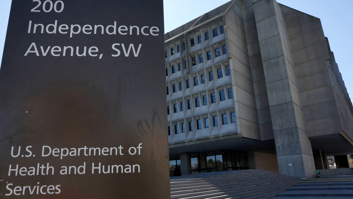 FILE PHOTO: A view of the U.S. Department of Health and Human Services building in Washington, D.C., U.S., March 27, 2025. REUTERS/Leah Millis/File Photo