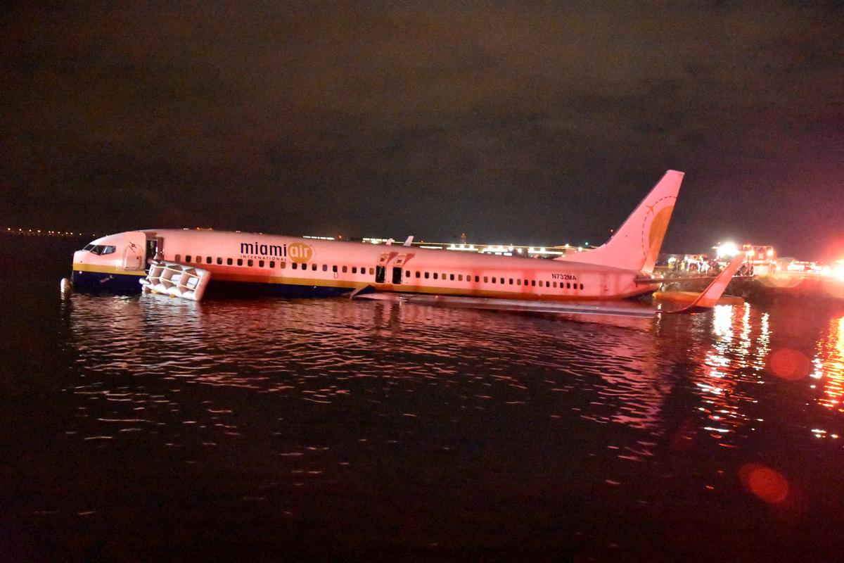 FILE PHOTO: A Miami Air, Boeing 737 aircraft from Naval Station Guantanamo Bay, Cuba, sits in shallow water of the St Johns River after it slid off the runway at Naval Air Station Jacksonville, Florida, U.S., May 3, 2019. U.S. Navy/Senior Chief Mass Communication Specialist Monica R. Hopper/Handout via REUTERS/File Photo