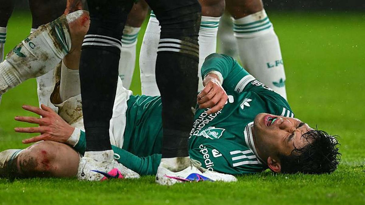  Wataru Endo suffered a significant injury. | ANDY BUCHANAN/AFP/Getty Images 