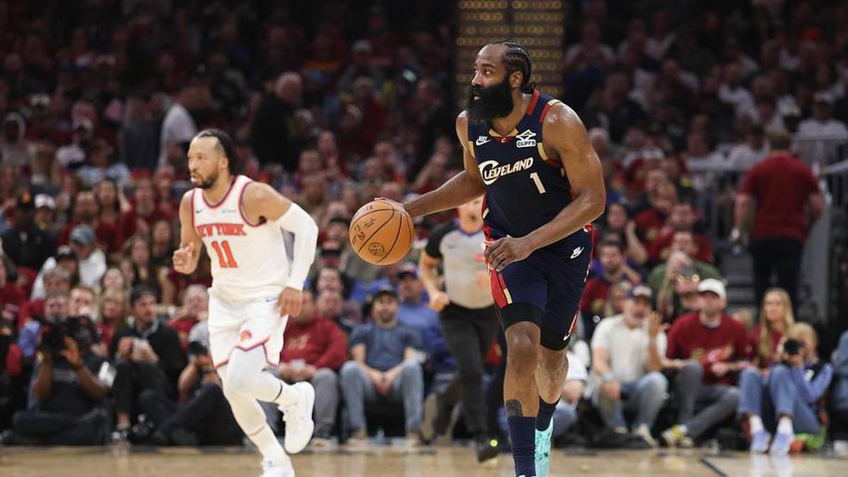  James Harden has a player option worth $42.3 million for the 2026–27 season. | Scott Galvin-Imagn Images 