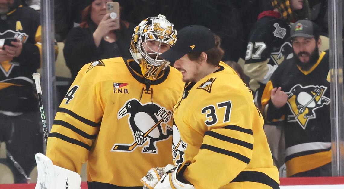  Inside The Penguins' Goalie Tandem: Skinner, Šilovs Talk Relationship Outside Rink, Splitting Goaltending Duties 
