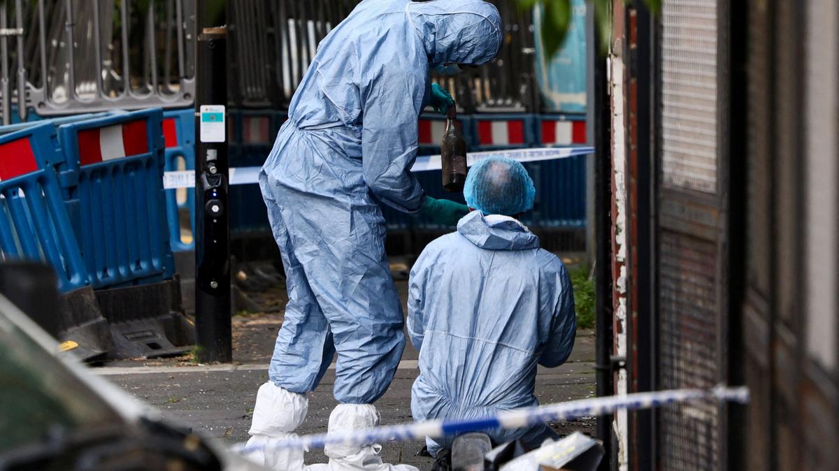 Members of the forensics team handle a bottle as they work at the scene of a suspected arson attack on a former synagogue in London, Britain May 5, 2026. REUTERS/Jack Taylor