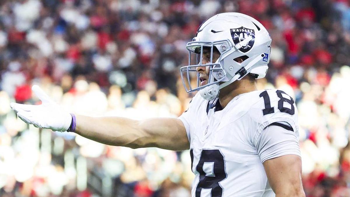  Dec 21, 2025; Houston, Texas, USA; Las Vegas Raiders wide receiver Jack Bech (18) reacts after catching a pass against the Houston Texans during the first quarter at NRG Stadium. Mandatory Credit: Troy Taormina-Imagn Images | Troy Taormina-Imagn Images 