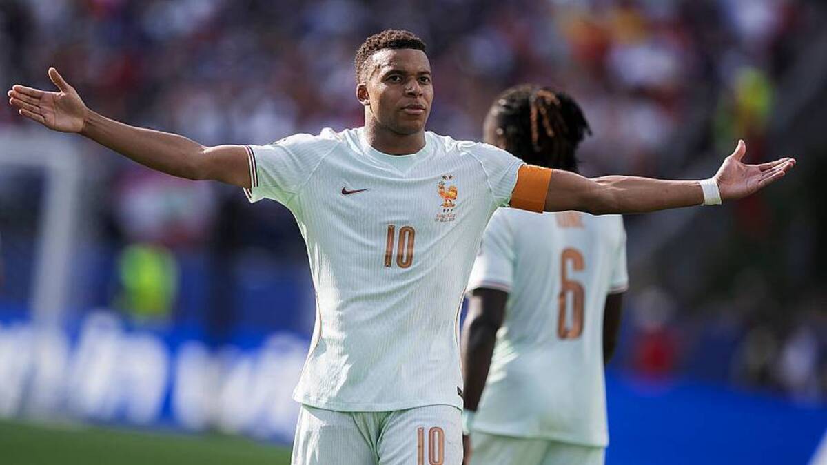  Kylian Mbappé leads the Golden Boot race. | Nicolò Campo/LightRocket/Getty Images 