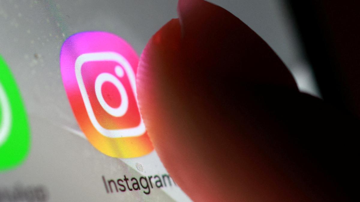Icono de la aplicación Instagram en un teléfono inteligente en esta ilustración tomada el 27 de octubre de 2025. REUTERS/Dado Ruvic/Ilustración/Foto de archivo