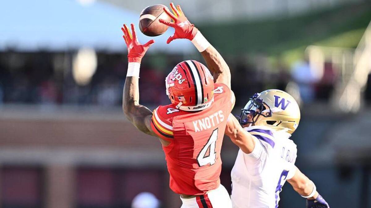  Oct 4, 2025; College Park, Maryland, USA; Maryland Terrapins wide receiver Shaleak Knotts (4) catches a pass for a first down as Washington Huskies cornerback Dylan Robinson (6) defends in the first half at SECU Stadium. Mandatory Credit: Jamie Sabau-Imagn Images | Jamie Sabau-Imagn Images 