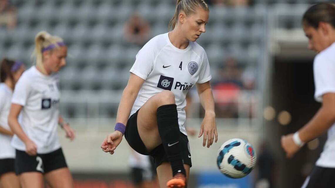 Summit sign former Liverpool D Gemma Bonner