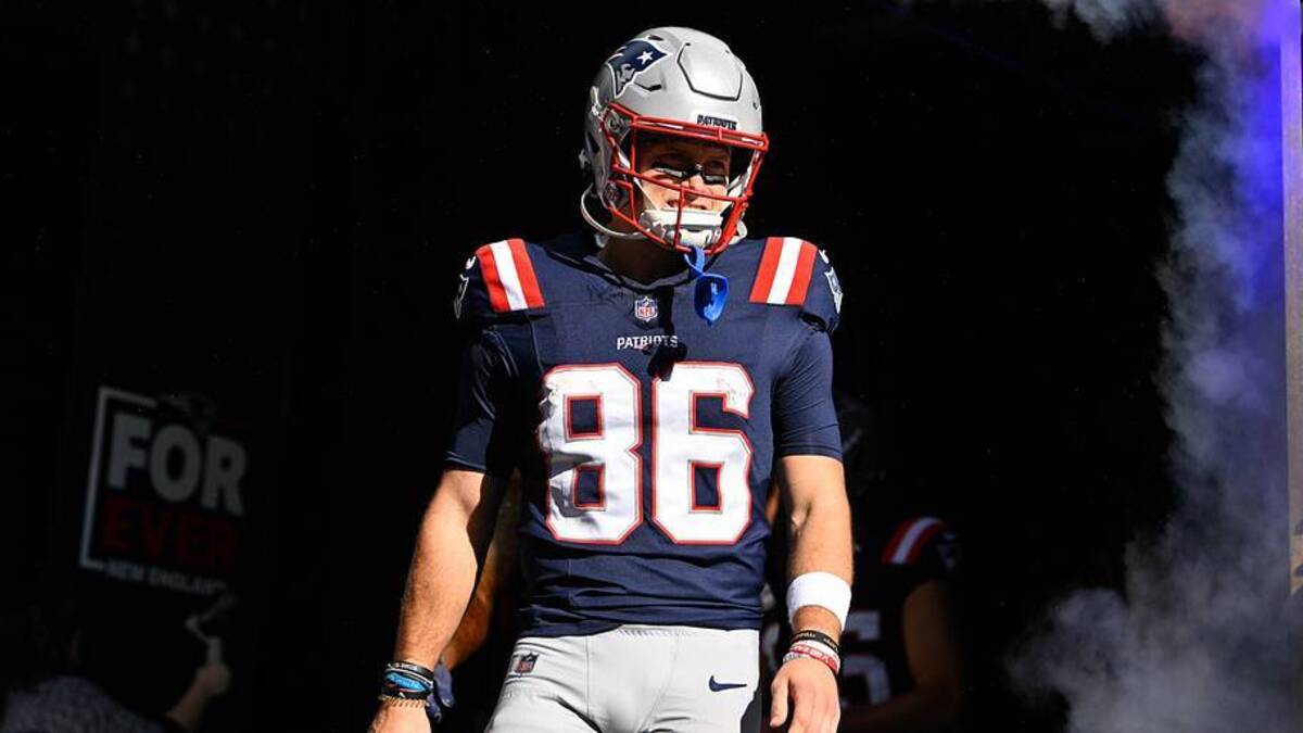  Nov 2, 2025; Foxborough, Massachusetts, USA; New England Patriots wide receiver Efton Chism III (86) walks out of the players tunnel before a game against the Atlanta Falcons at Gillette Stadium. Mandatory Credit: Eric Canha-Imagn Images | Eric Canha-Imagn Images 