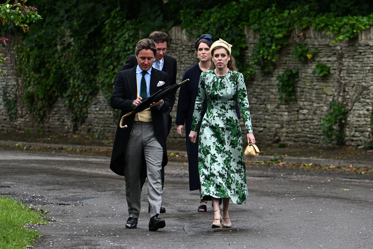 Britain's Princess Beatrice and Princess Eugenie arrive to attend the wedding of Princess Anne's son, Peter Phillips and Harriet Sperling at All Saints' Church in Kemble, Cirencester, Britain, June 6, 2026. REUTERS/Dylan Martinez