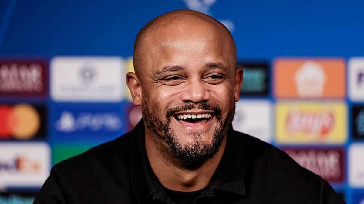  Vincent Kompany has a very healthy squad to choose from. | Antonio Borga/Eurasia Sport Images/Getty Images 