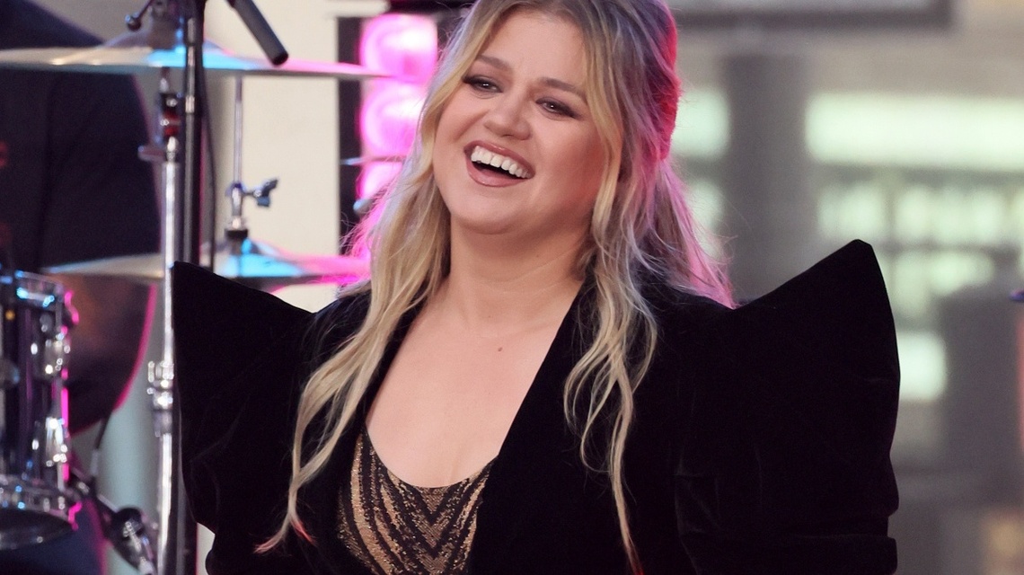 The Best Reactions to Kelly Clarkson's Viral Feud With a Brooklyn Store 