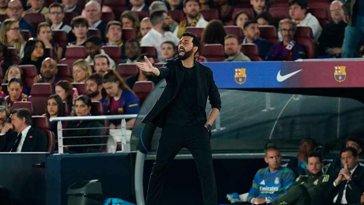  Álvaro Arbeloa barely sat down all night. | IMAGO / Pressinphoto 