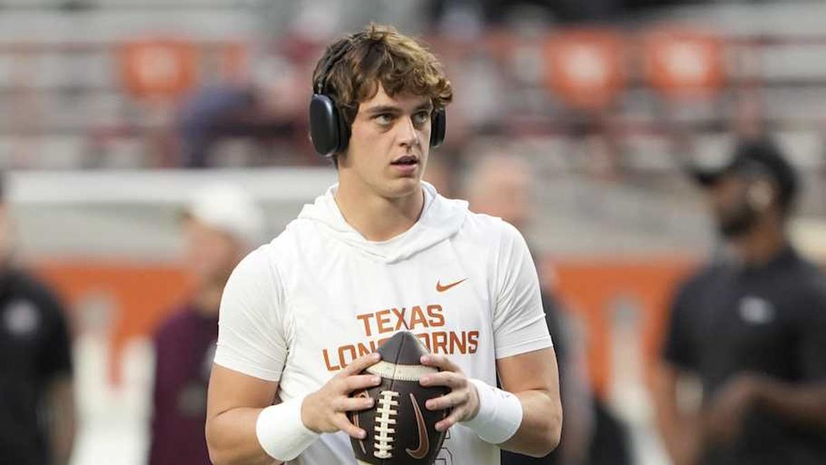  Nov 28, 2025; Austin, Texas, USA; Texas Longhorns quarterback Arch Manning warms up before a game against the Texas A&M Aggies at Darrell K Royal-Texas Memorial Stadium. Mandatory Credit: Scott Wachter-Imagn Images | Scott Wachter-Imagn Images 