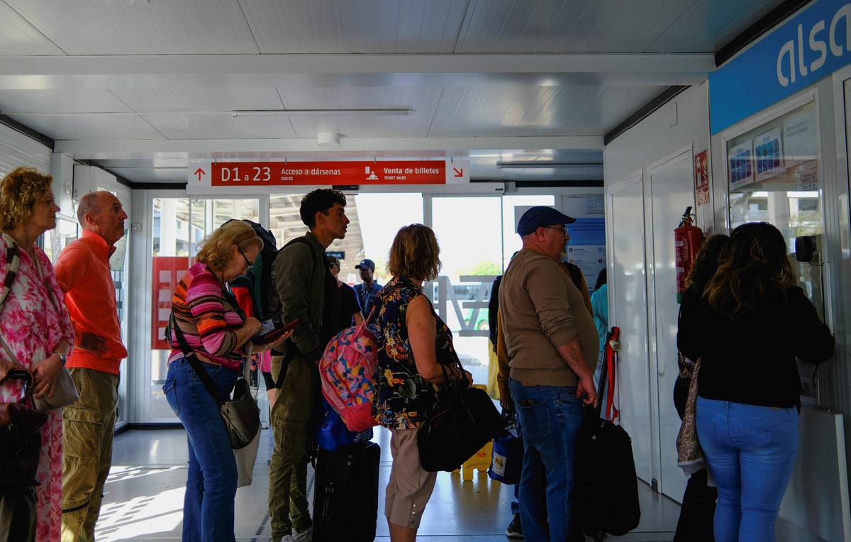 Moroccan migrant Abdelmoujoud Erra, 27, queues to buy a bus ticket to Valladolid, to obtain a vulnerability certificate to regularise migration status, in Almeria Spain, April 22, 2026. REUTERS/Nacho Doce