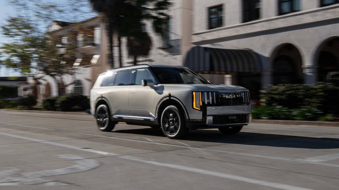 We Compared the Kia Telluride and Toyota Grand Highlander. One Clearly Won 