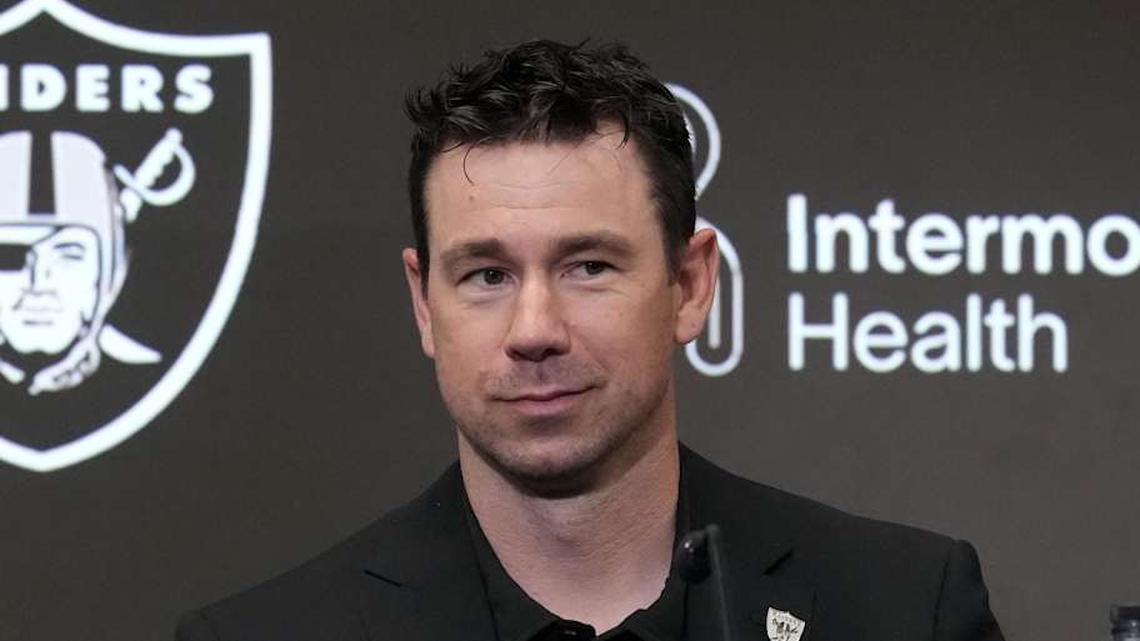  Apr 24, 2026; Henderson, NV, USA; Las Vegas Raiders coach Klint Kubiak at press conference at Intermountain Healthcare Performance Center. Mandatory Credit: Kirby Lee-Imagn Images | Kirby Lee-Imagn Images 