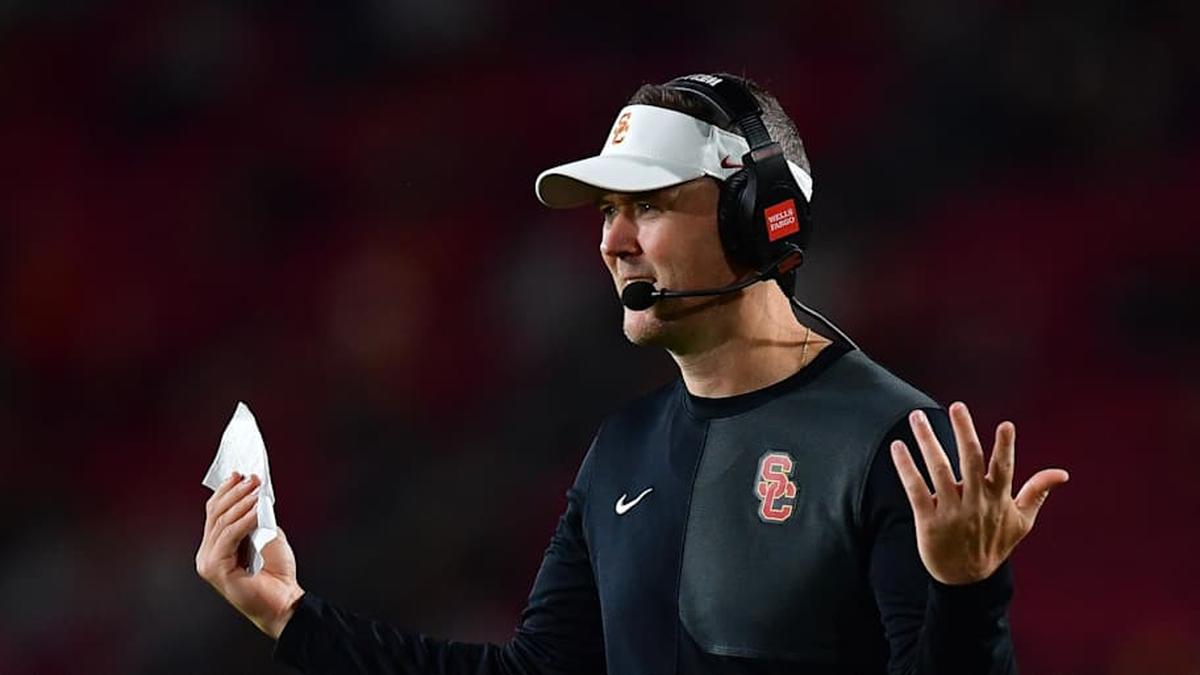  Sep 20, 2025; Los Angeles, California, USA; Southern California Trojans head coach Lincoln Riley watches game action against the Michigan State Spartans during the second half at the Los Angeles Memorial Coliseum. | Gary A. Vasquez-Imagn Images 