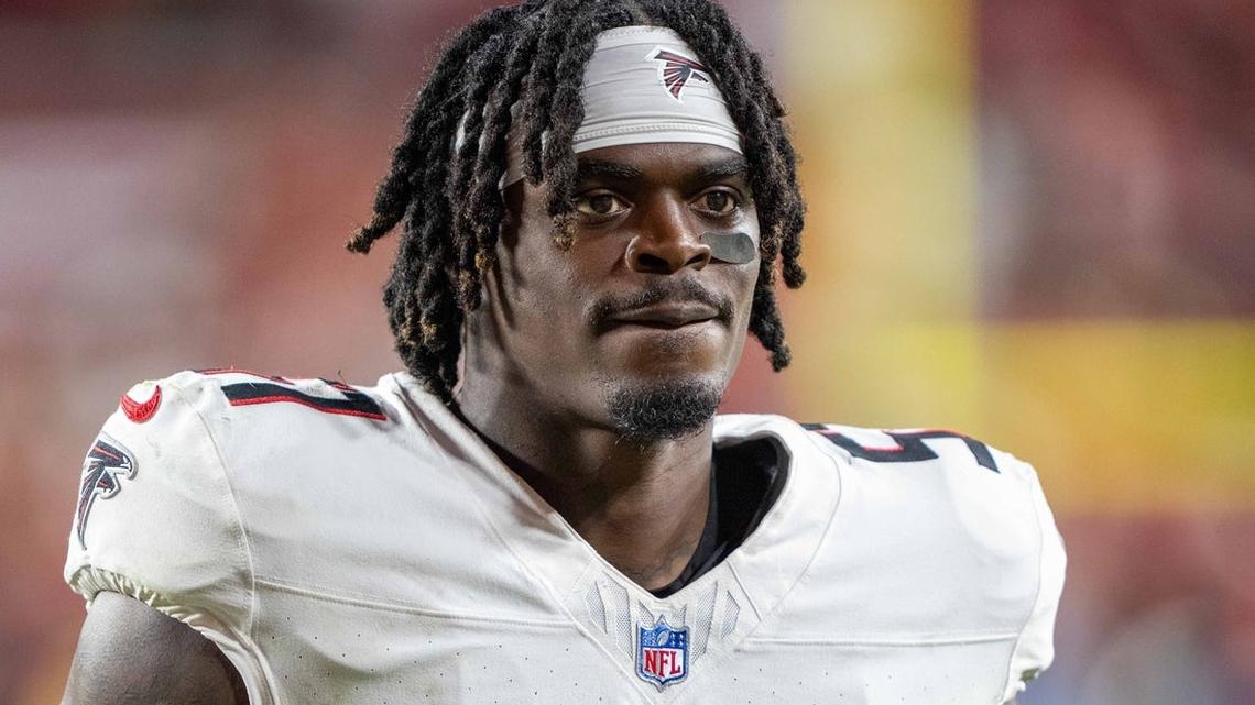 Falcons sign CB Darnay Holmes, LB DeAngelo Malone 