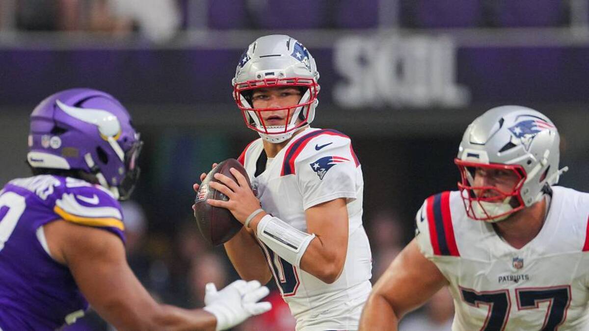  Aug 16, 2025; Minneapolis, Minnesota, USA; New England Patriots quarterback Drake Maye (10) drops back to pass against the Minnesota Vikings in the first quarter at U.S. Bank Stadium. Mandatory Credit: Brad Rempel-Imagn Images | IMAGN IMAGES via Reuters Connect 
