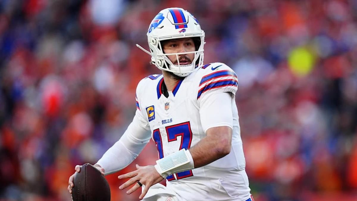  Buffalo Bills quarterback Josh Allen (17) rolls out during the second quarter of an AFC Divisional Round playoff game against the Denver Broncos at Empower Field at Mile High. | Ron Chenoy-Imagn Images 