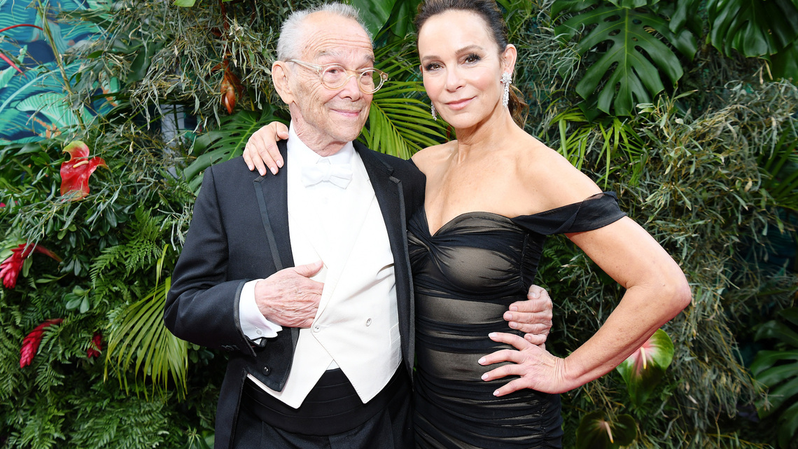 Jennifer Grey Recalls Watching Parents Reunite 24 Hours Before Mom's Death 