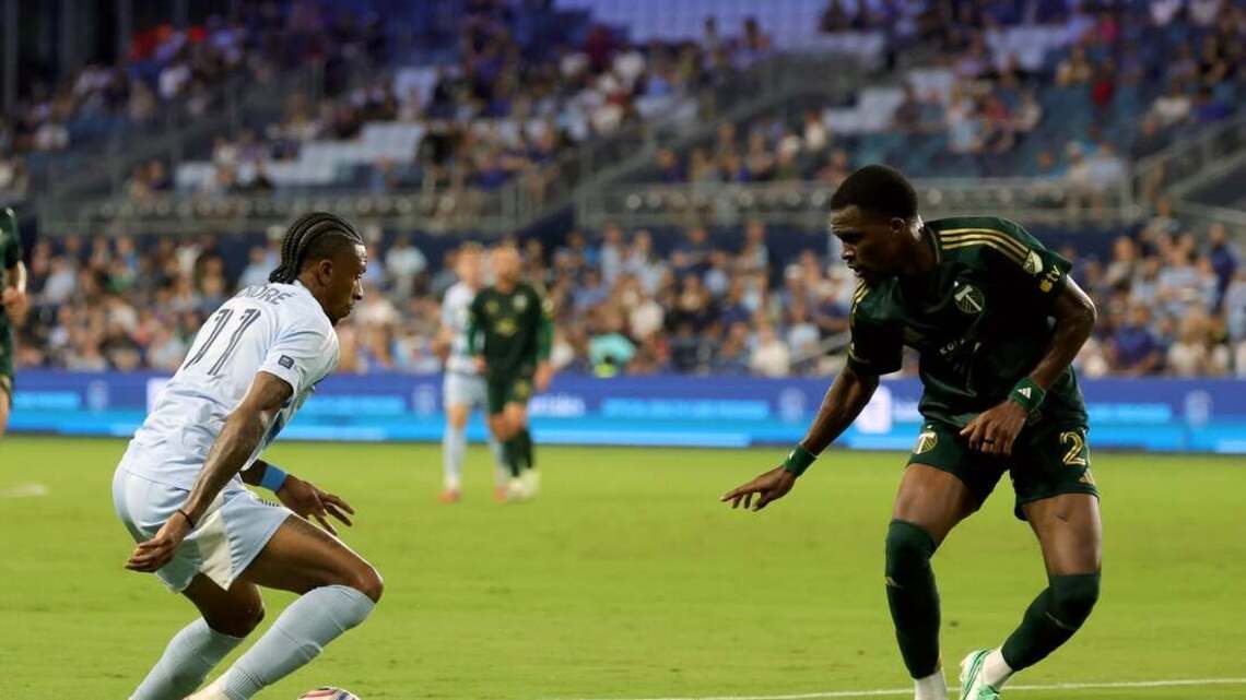 Sporting Kansas City's Andre Luiz (brace) makes big plays for draw with Timbers 