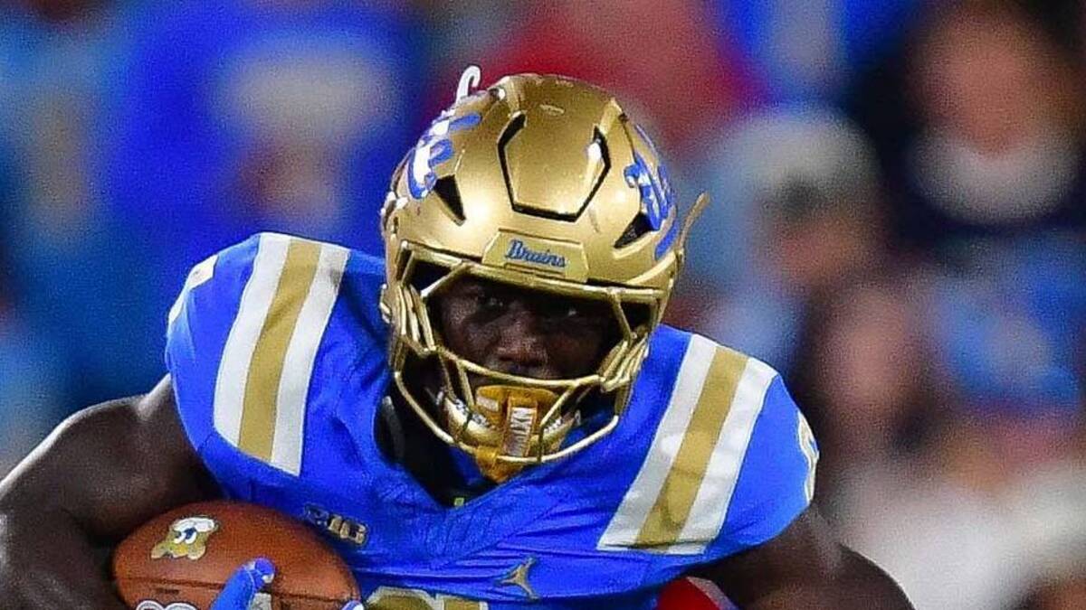  Aug 30, 2025; Pasadena, California, USA; UCLA Bruins running back Anthony Woods (6) runs the ball against the Utah Utes during the first half at Rose Bowl. Mandatory Credit: Gary A. Vasquez-Imagn Images | Gary A. Vasquez-Imagn Images 