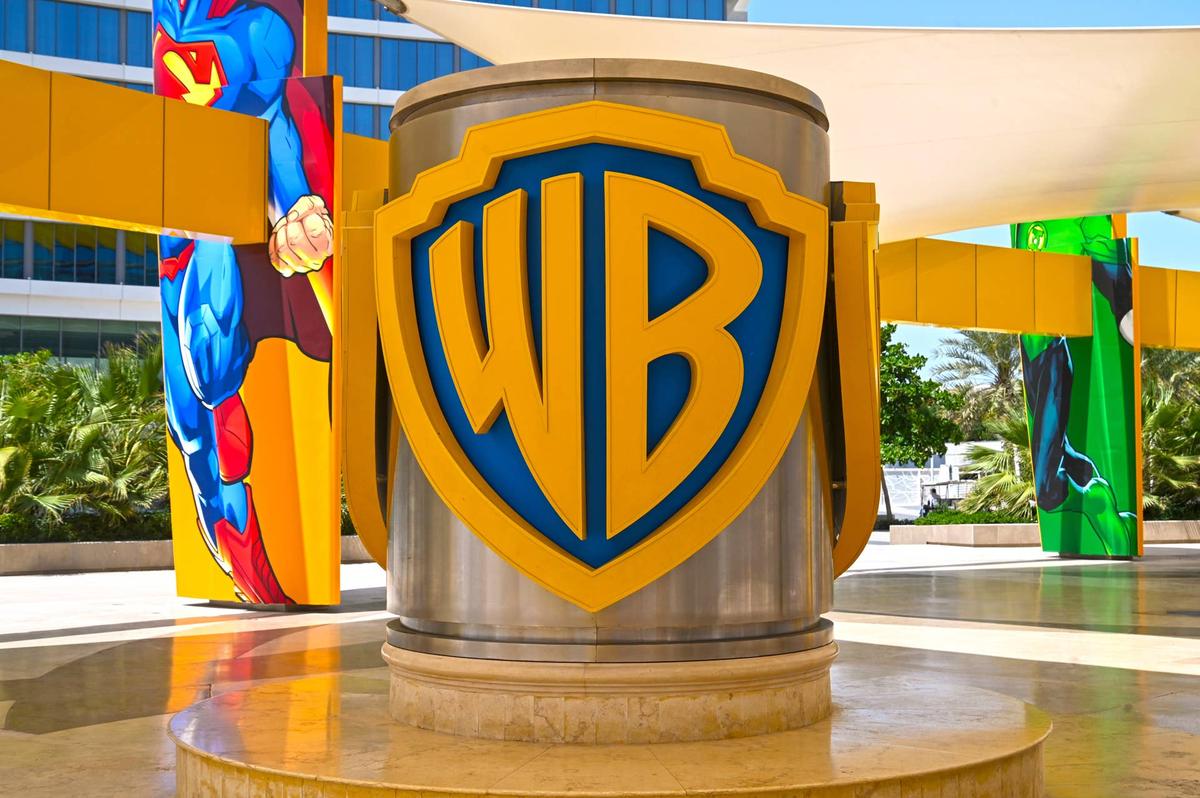  Consumer litigants have filed to halt Paramount's proposed acquisition of Warner Bros. Discovery, alleging the merger would harm competition in streaming, news, and theatrical distribution. 