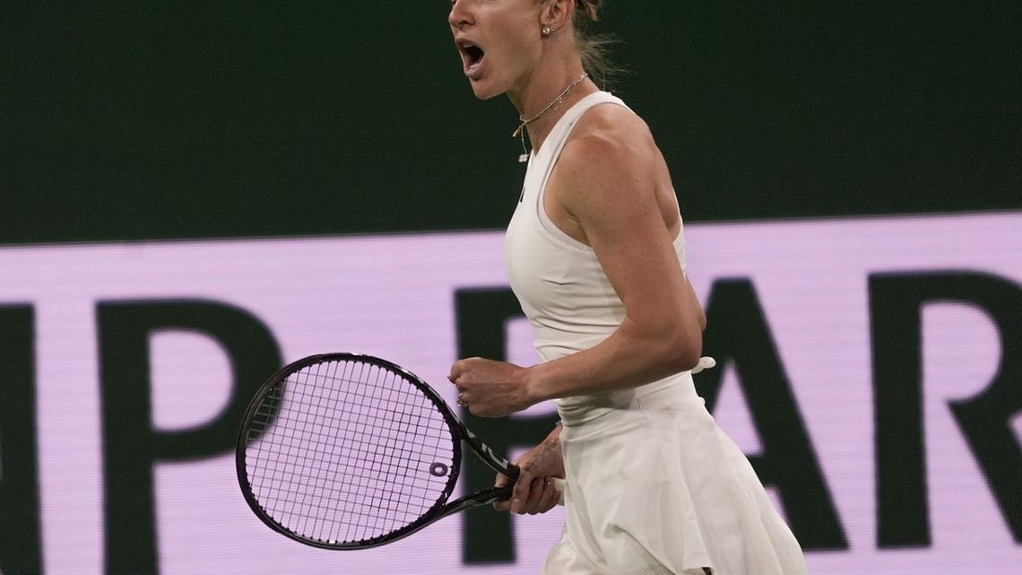 Elina Svitolina rallies past Elena Rybakina to reach Italian Open semis 