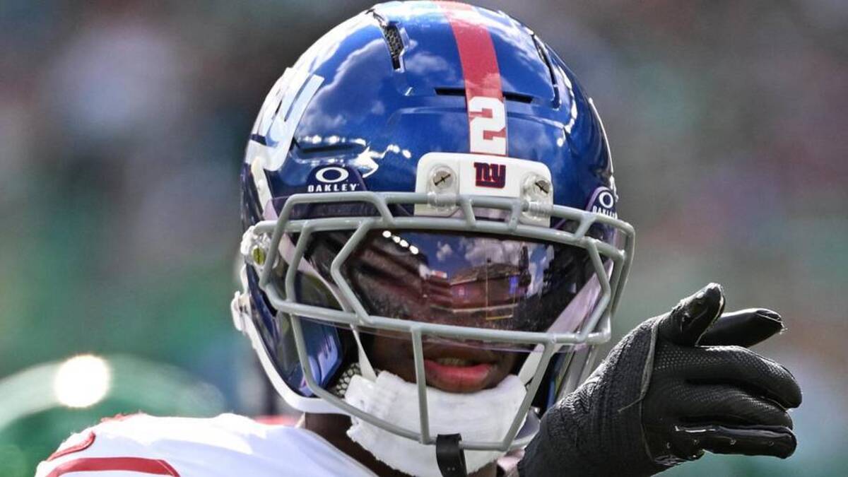  Oct 26, 2025; Philadelphia, Pennsylvania, USA; New York Giants cornerback Deonte Banks (2) against the Philadelphia Eagles at Lincoln Financial Field. Mandatory Credit: Eric Hartline-Imagn Images | Eric Hartline-Imagn Images 